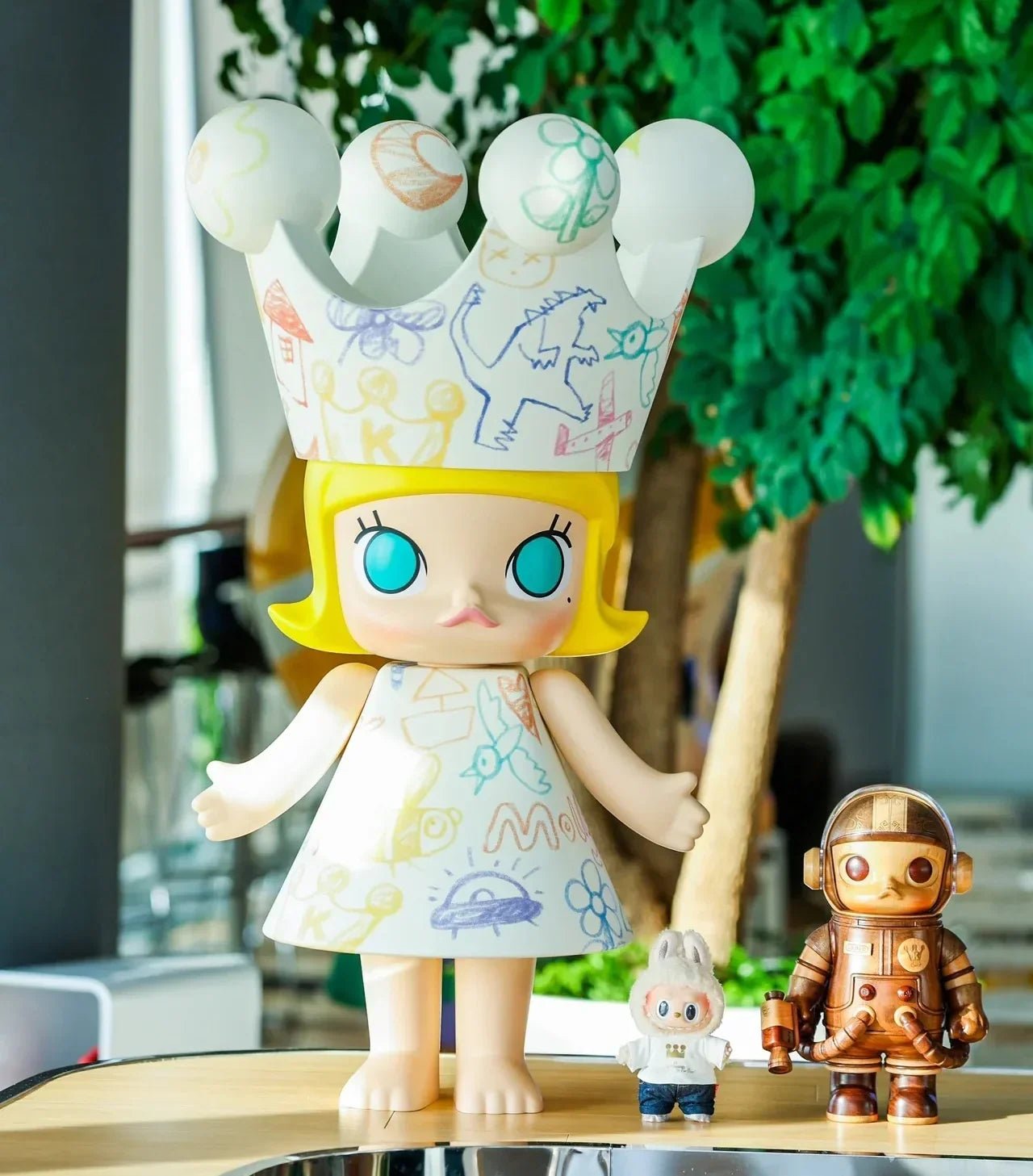 MEGA ROYAL MOLLY Childlike 1000% Figurine - POP BOX