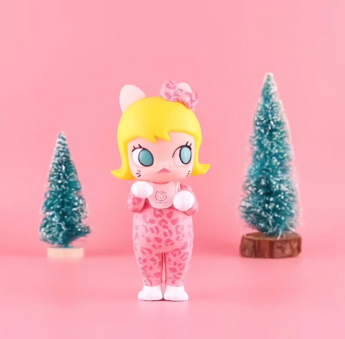 MOLLY x HELL0 KITTY (Exclusive Collector's Edition) (PRE - ORDER) - POP BOX