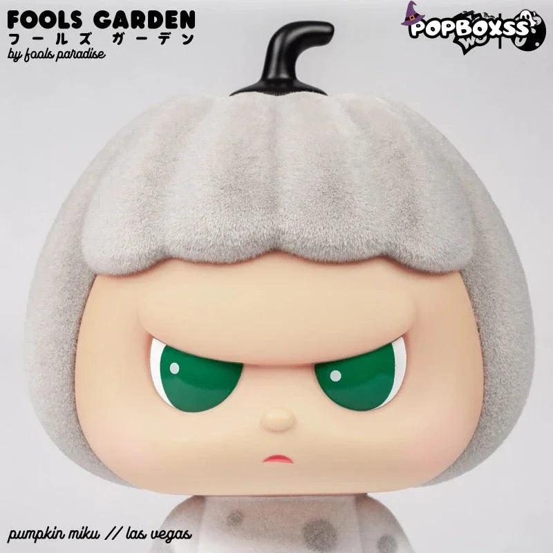 ZCWO Gray flocked pumpkin girl figure 25cm