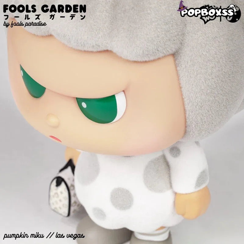 ZCWO Gray flocked pumpkin girl figure 25cm