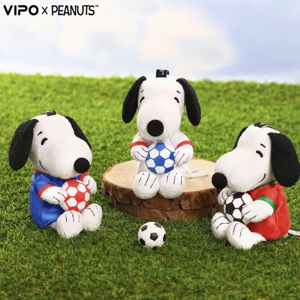 VIPO × PEANUTS Snoopy Football Series Plush Pendant Blind Box - POPBOXSS