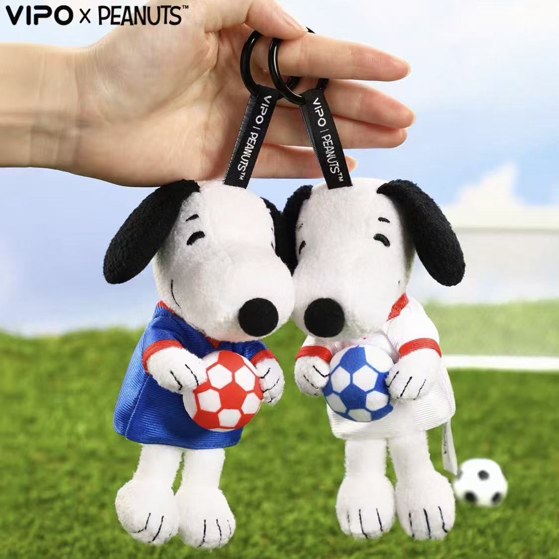 VIPO × PEANUTS Snoopy Football Series Plush Pendant Blind Box - POPBOXSS