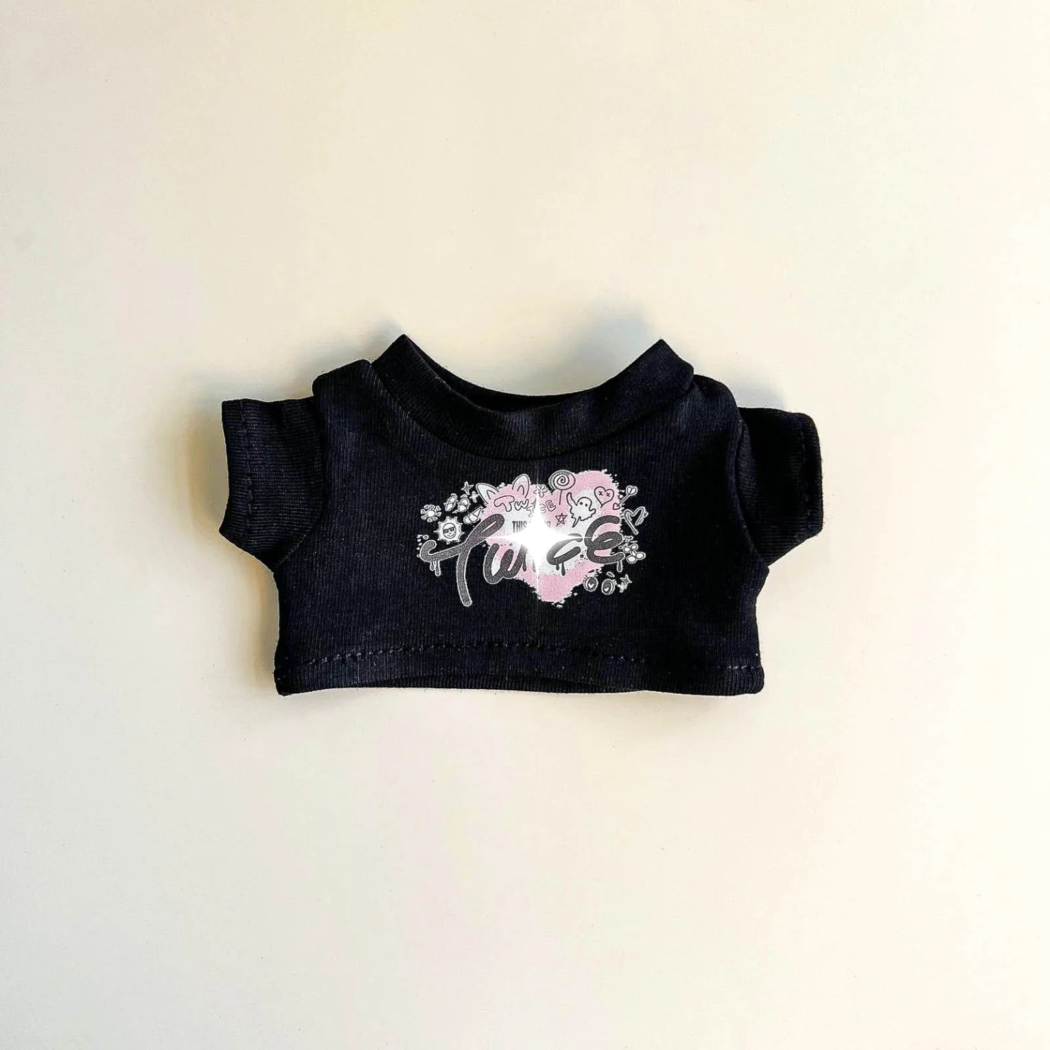 Labubu Pink Signal Idol Tee Outfit — With Mini Fan Lightstick (2 Items) - POPBOXSS