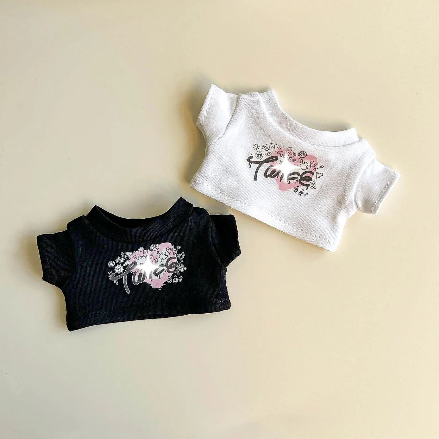 Labubu Pink Signal Idol Tee Outfit — With Mini Fan Lightstick (2 Items) - POPBOXSS