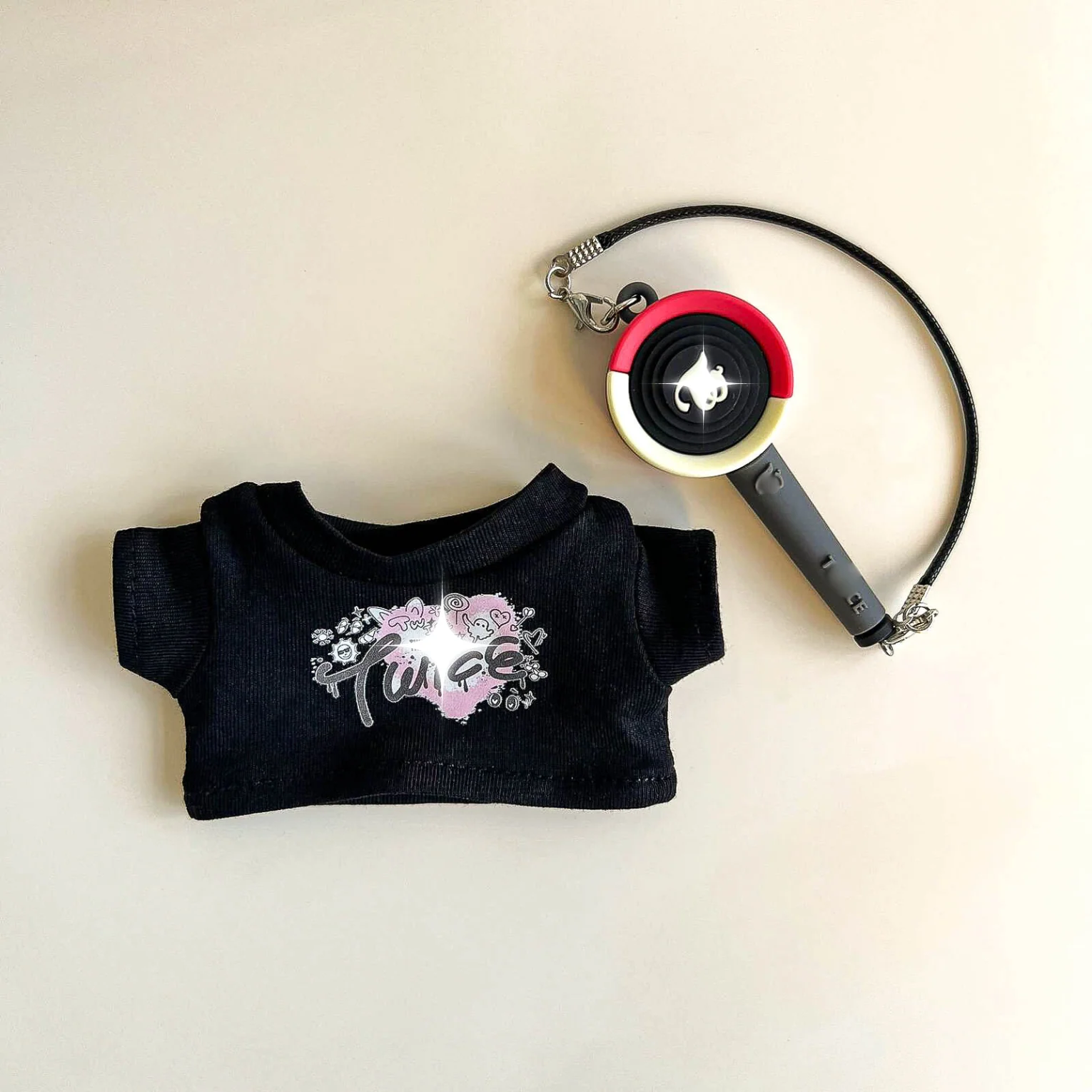 Labubu Pink Signal Idol Tee Outfit — With Mini Fan Lightstick (2 Items) - POPBOXSS